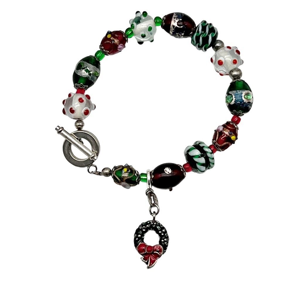 Handmade Silver Holiday Wreath Charm Red Green Glass Bead Christmas Bracelet 8”